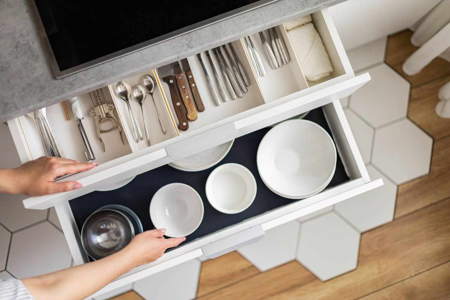 Are Drawers Or Cabinets Better in Kitchen