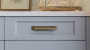 How to Choose the Right Handles for Kitchen Cabinets