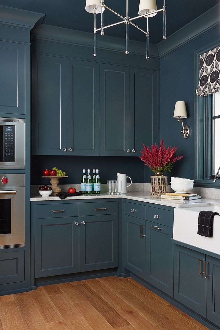 Should Kitchen Cabinets And Walls Be Same Color