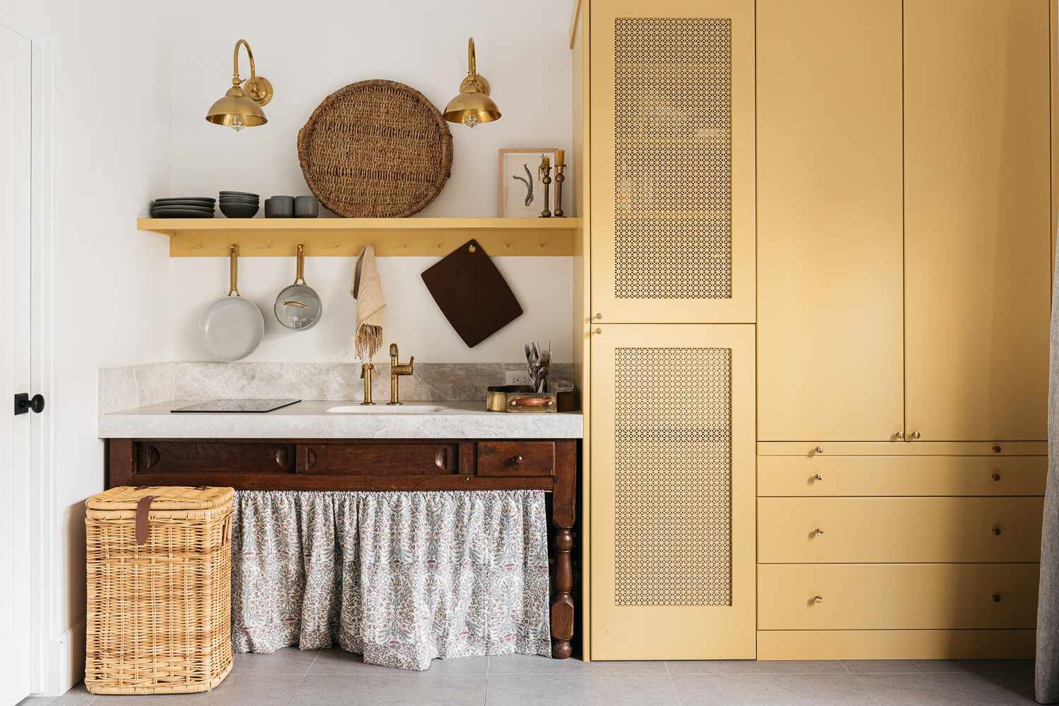 Space-Saving Cabinet Ideas for Small Kitchens: Smart Storage Solutions